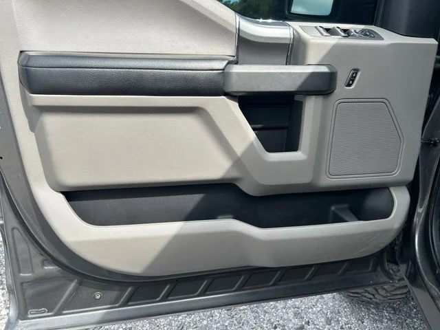 Used 2015 Magnetic Metallic Ford XLT image 10