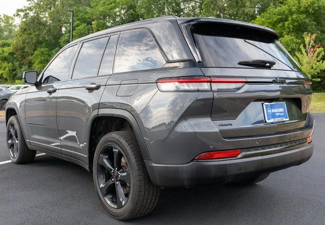 Used 2025 Gray Jeep Altitude X image 8