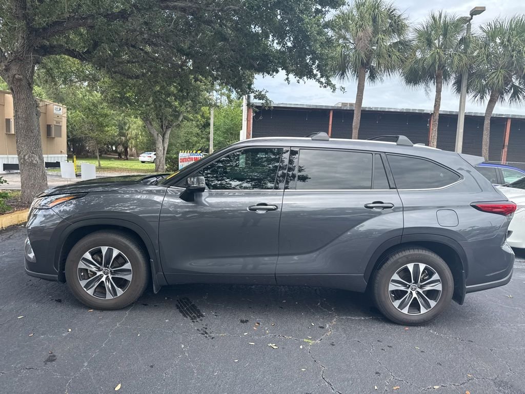 Used 2020 Gray Toyota XLE image 2