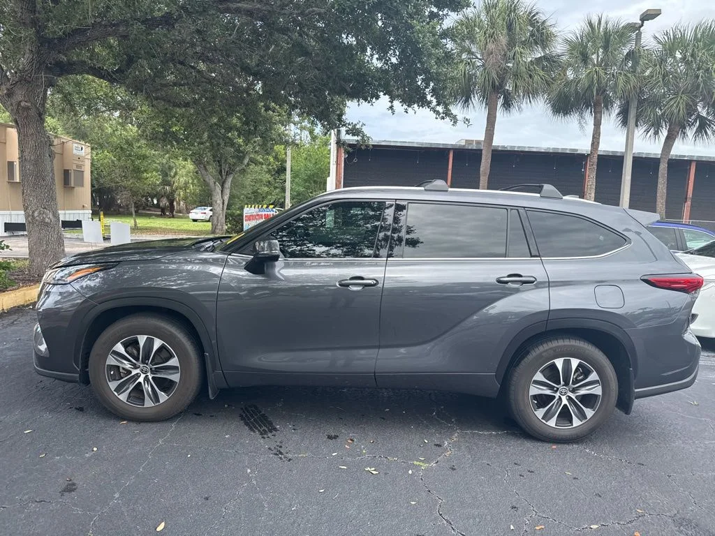 Used 2020 Magnetic Gray Metallic Toyota XLE image 2