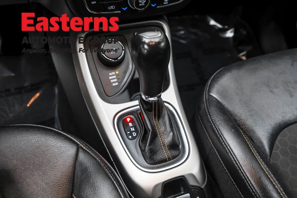 Used 2019 White Jeep Latitude image 13