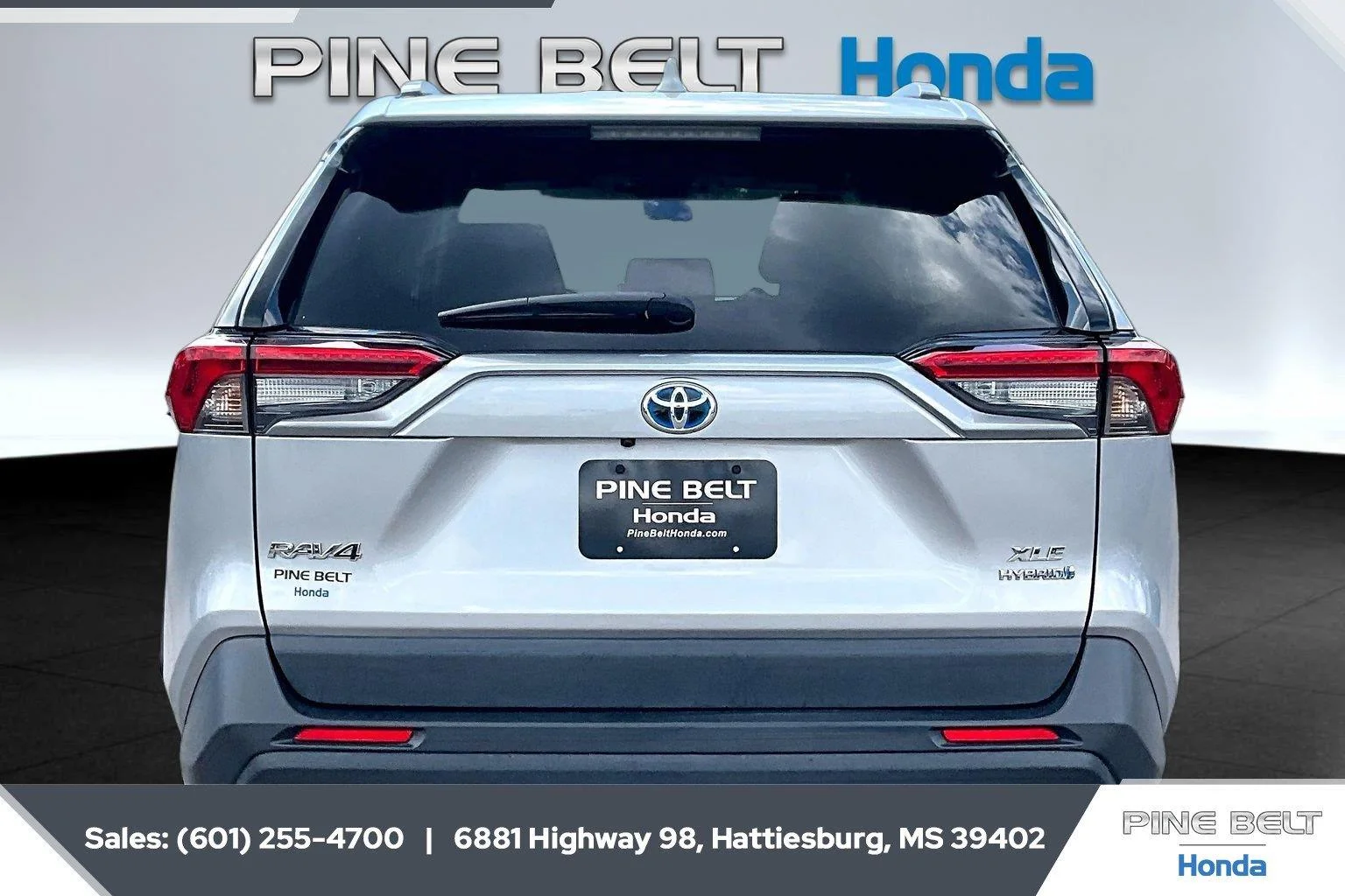 Used 2024 Silver Sky Metallic Toyota XLE image 4