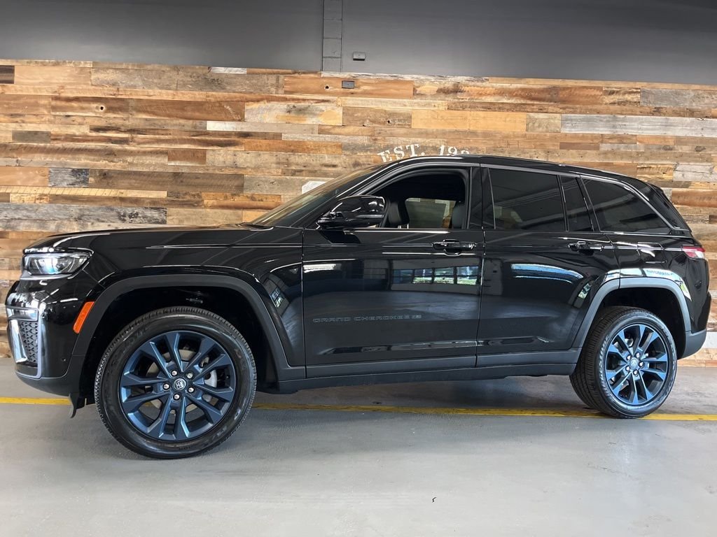 New 2026 Diamond Black Crystal Pearl-Coat Exterior Paint Jeep 85th Anniversary image 15