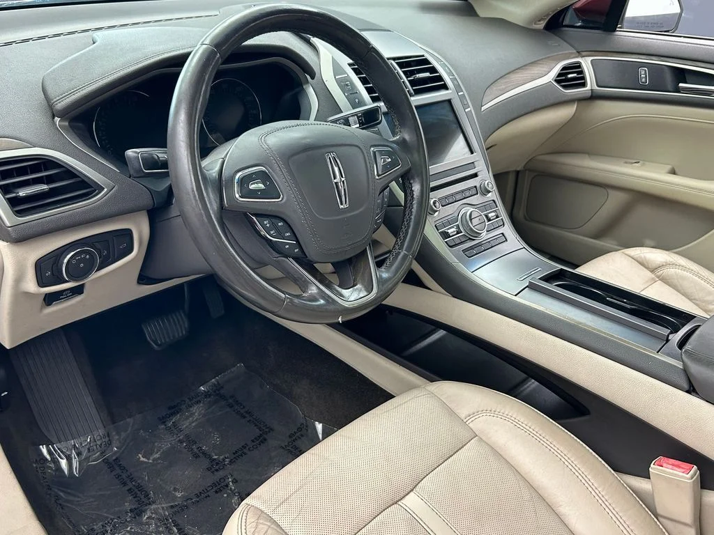 Used 2017 Ruby Red Metallic Lincoln Reserve image 14