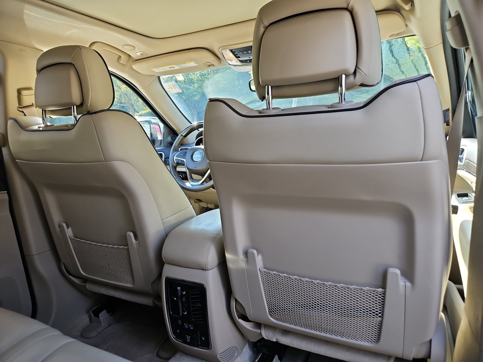 Used 2018 Red Jeep Overland image 18