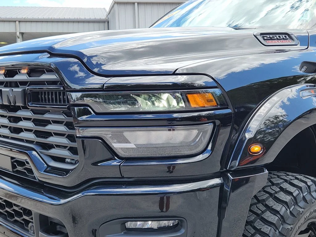 New 2026 Diamond Black Crystal Pearl-Coat Exterior Paint RAM Big Horn image 7