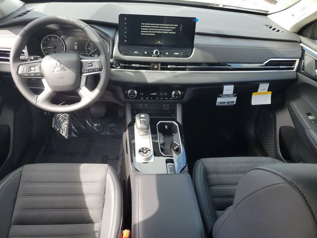 2025 Mitsubishi Outlander SE - Photo 16