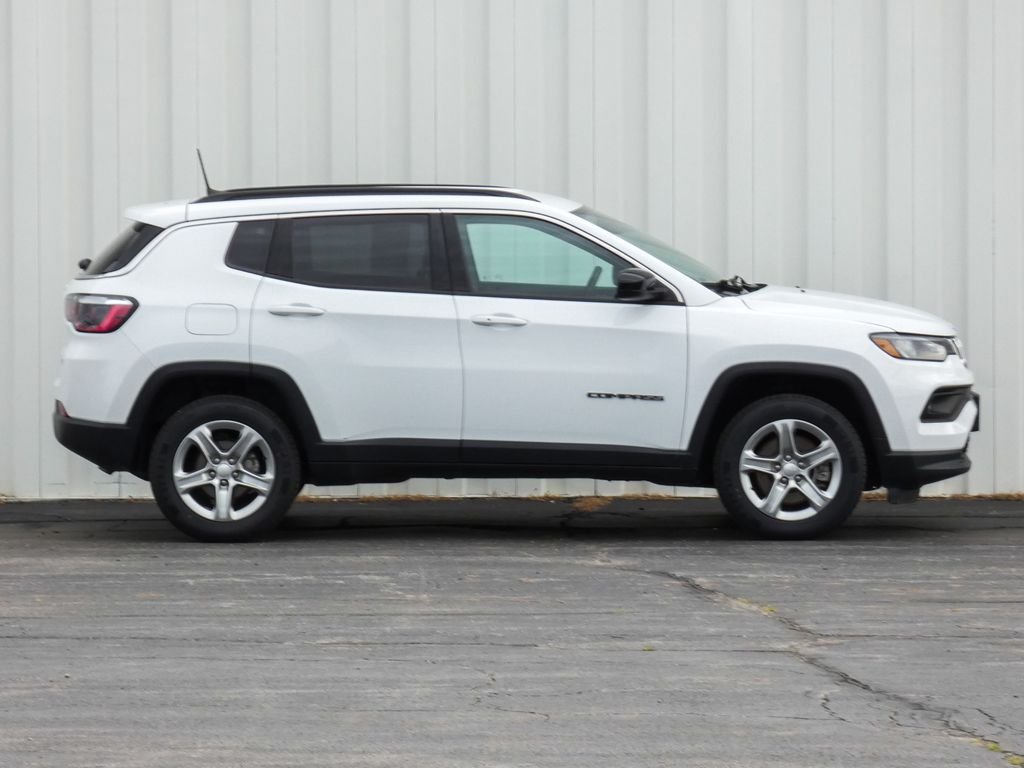 Used 2024 Jeep Compass Latitude with VIN 3C4NJDBN3RT604600 for sale in Kansas City