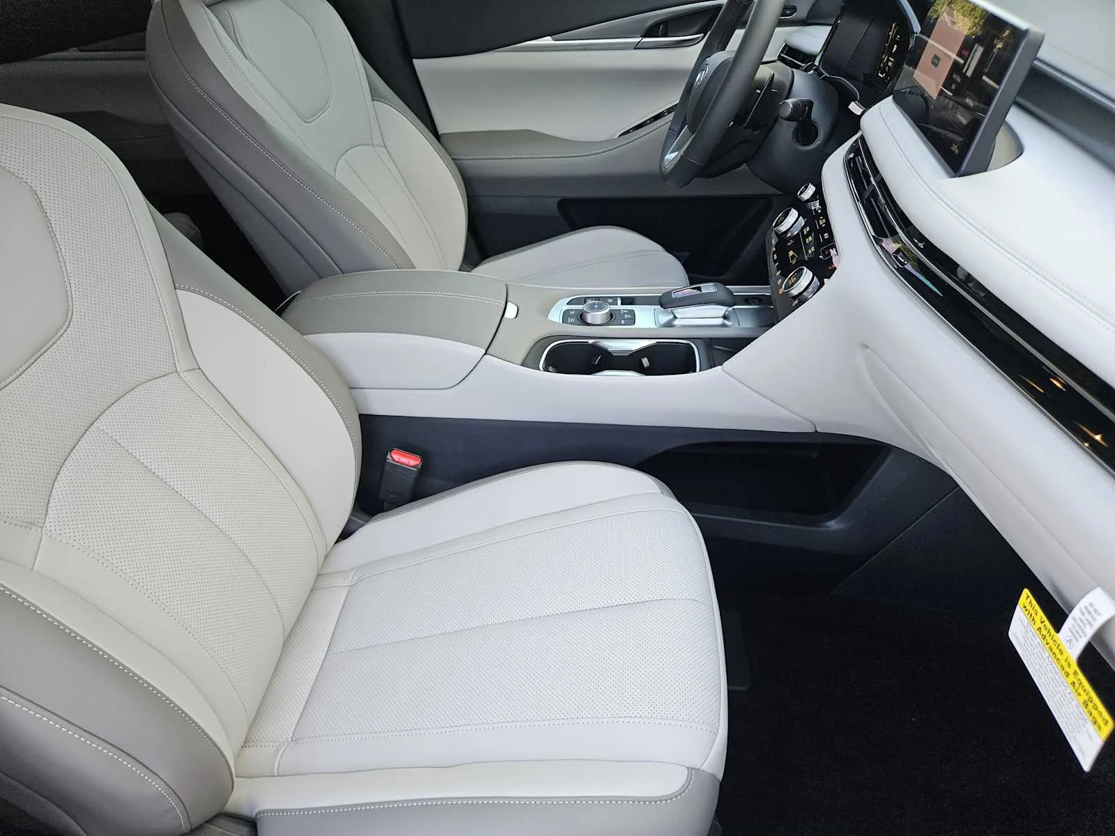 New 2027 MINERAL BLACK INFINITI Luxe AWD image 9