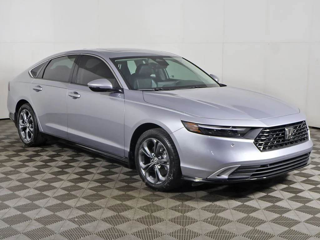 Used 2025 Silver Honda EX-L image 2