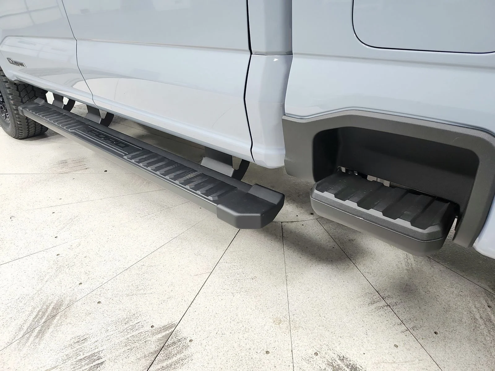 New 2026 Glacier Gray Metallic Tri-Coat Ford F-250® Lariat® image 54