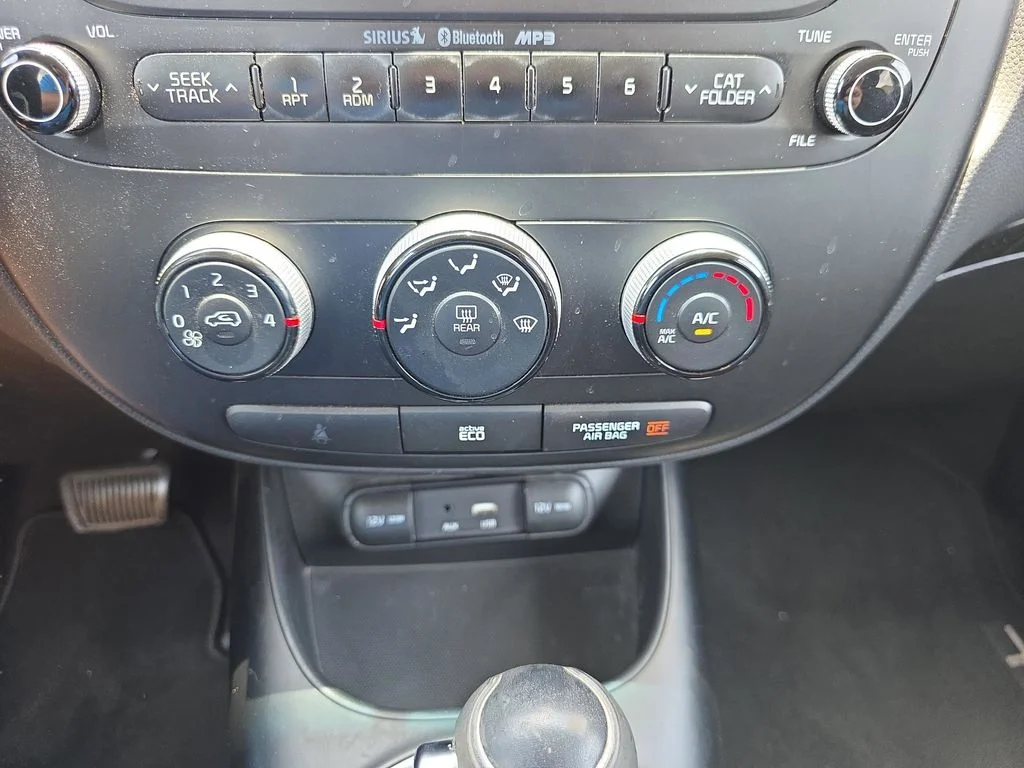 Used 2016 Titanium Gray Kia Base image 23