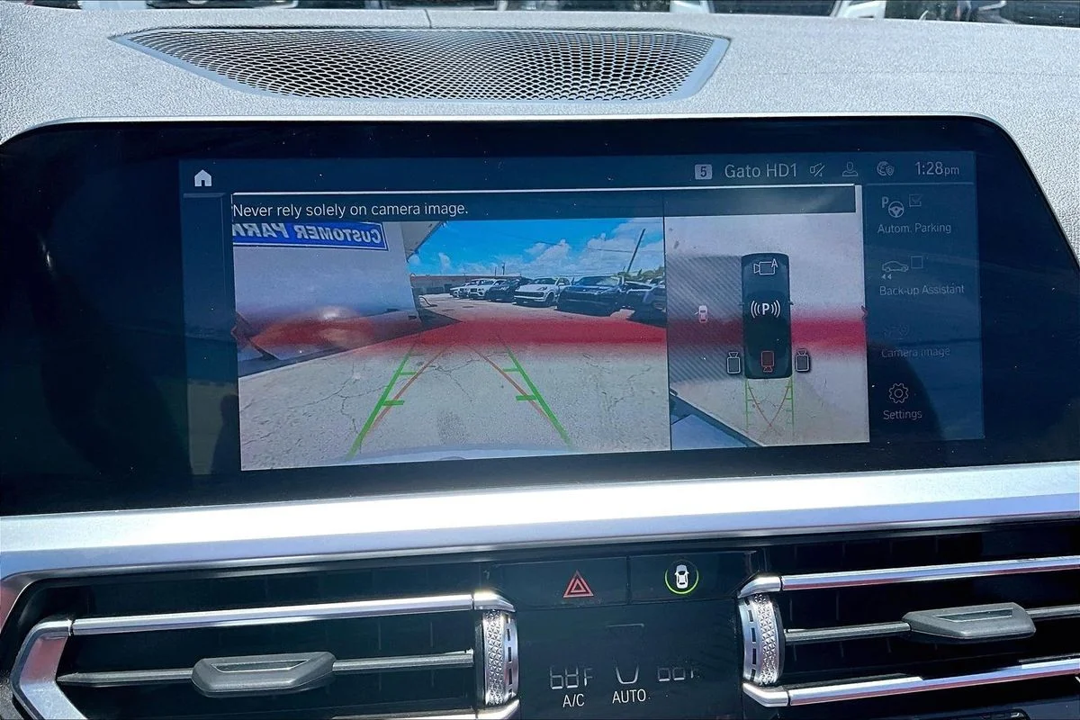 Used 2022  BMW xDrive image 14