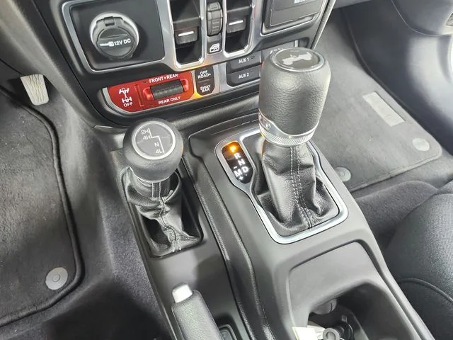 Used 2025 White/off-white Jeep Rubicon image 25