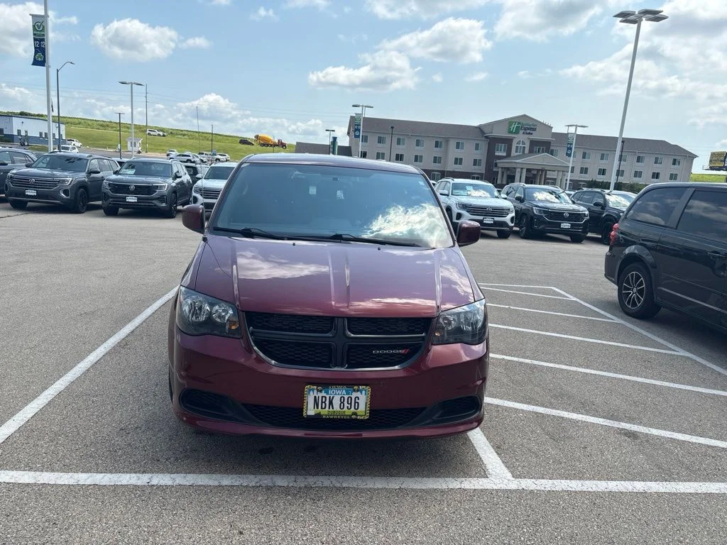 Used 2017 Red Dodge SE Plus image 4