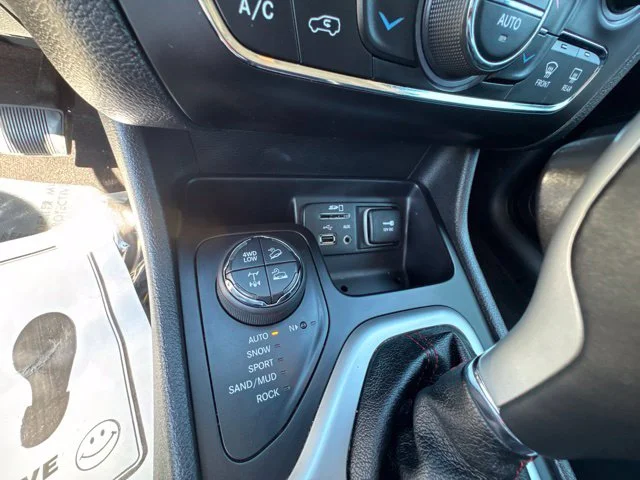 Used 2018 Black Jeep Trailhawk image 19