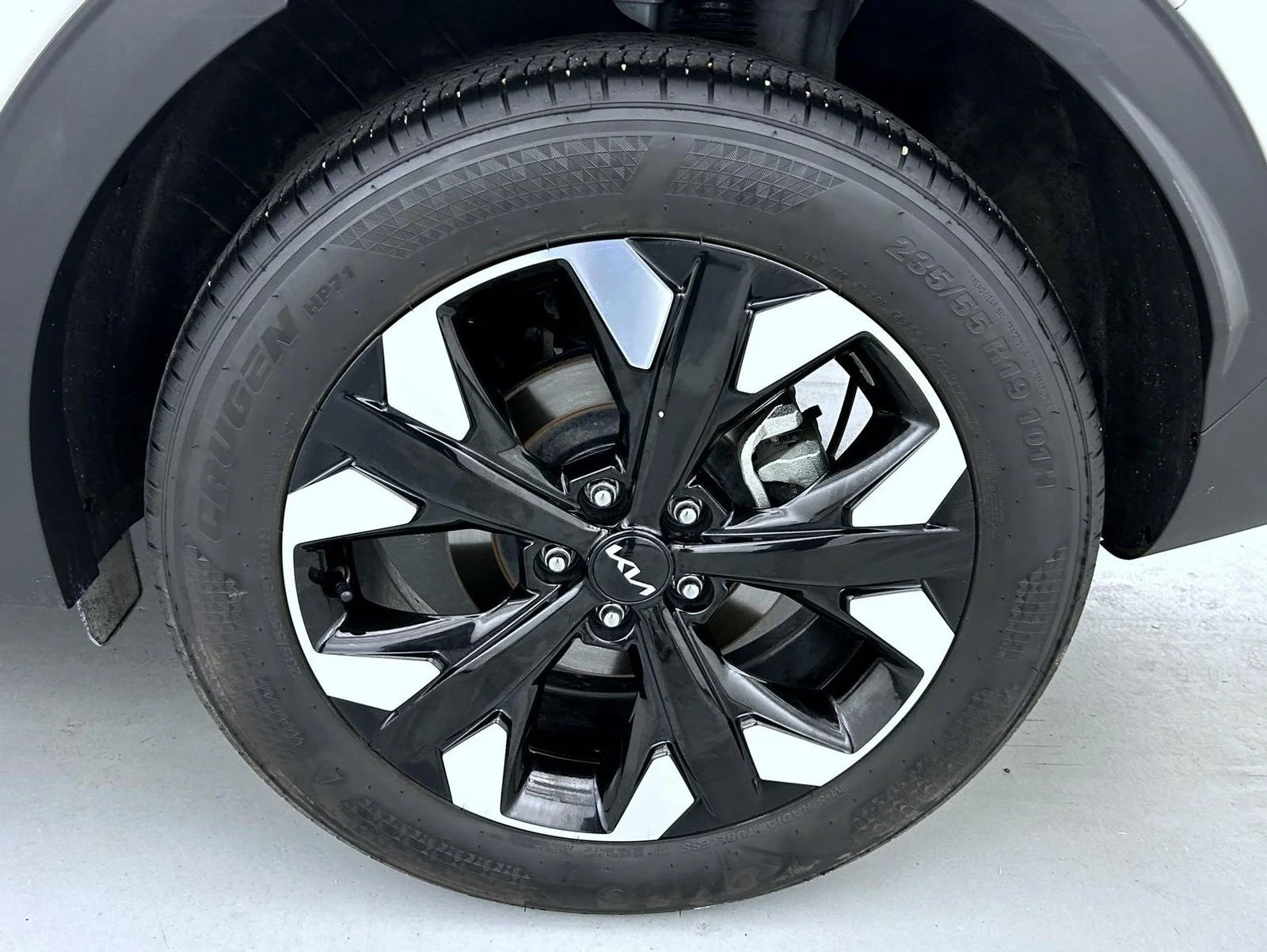 Used 2024 White Kia X-Line image 22