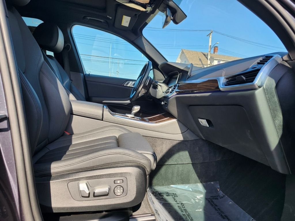 Used 2019 Gray BMW xDrive40i image 12