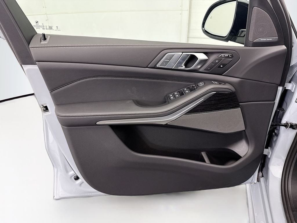 Used 2026 Gray Metallic BMW xDrive40i image 24
