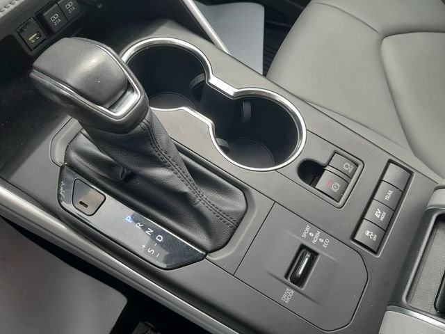 Used 2021  Toyota XLE image 25