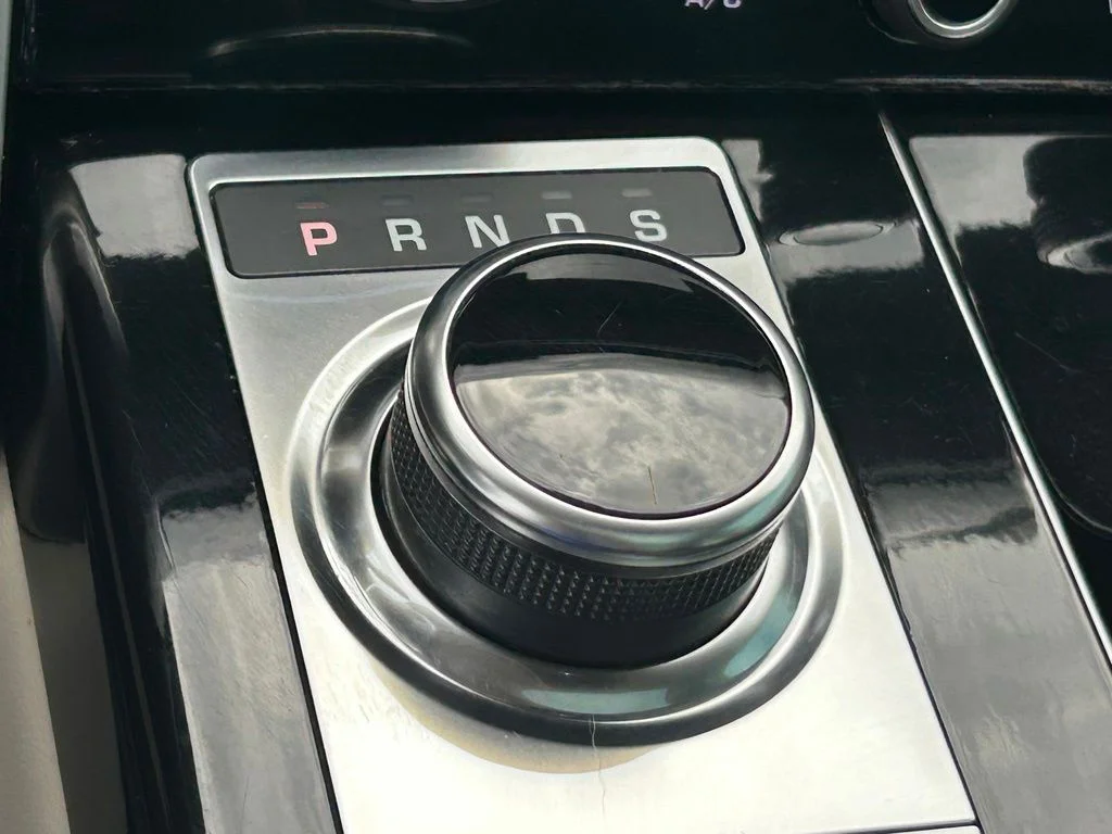 Used 2020 Santorini Black Land Rover HSE image 13