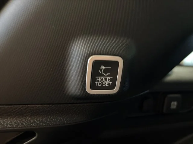 New 2027 White Jeep Limited Reserve image 19