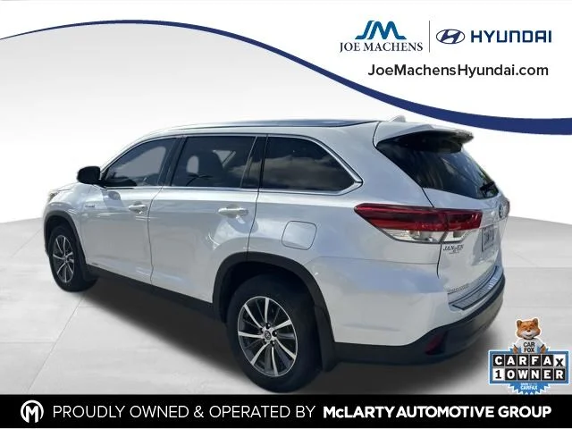 Used 2019 White Toyota XLE image 7