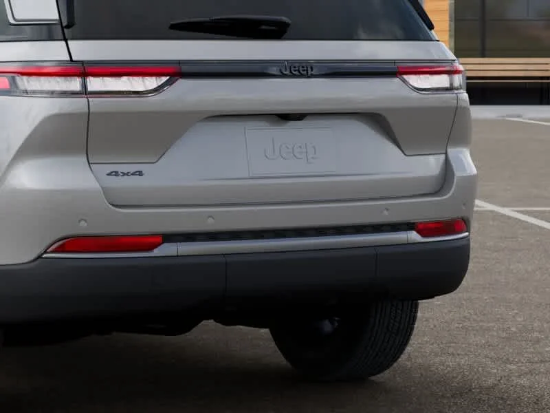 New 2026 Silver Zynith Jeep Laredo Altitude image 13