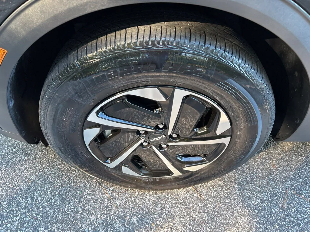 Used 2025 Black Kia LX image 11