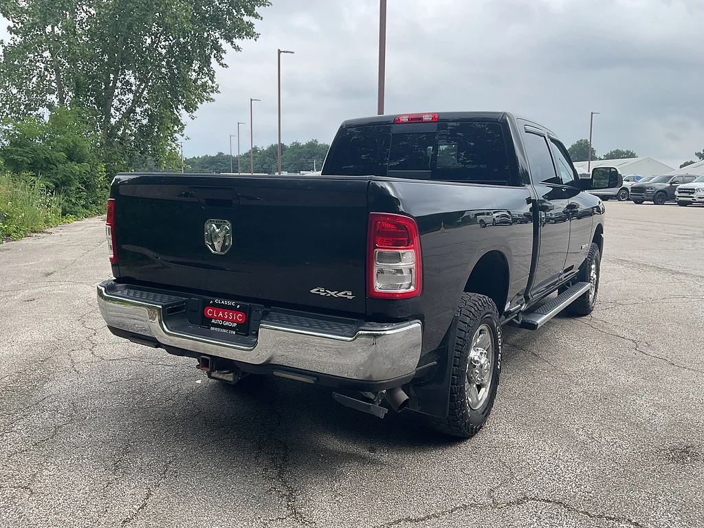 Used 2022 Diamond Black Crystal Pearl Coat Ram Tradesman image 5