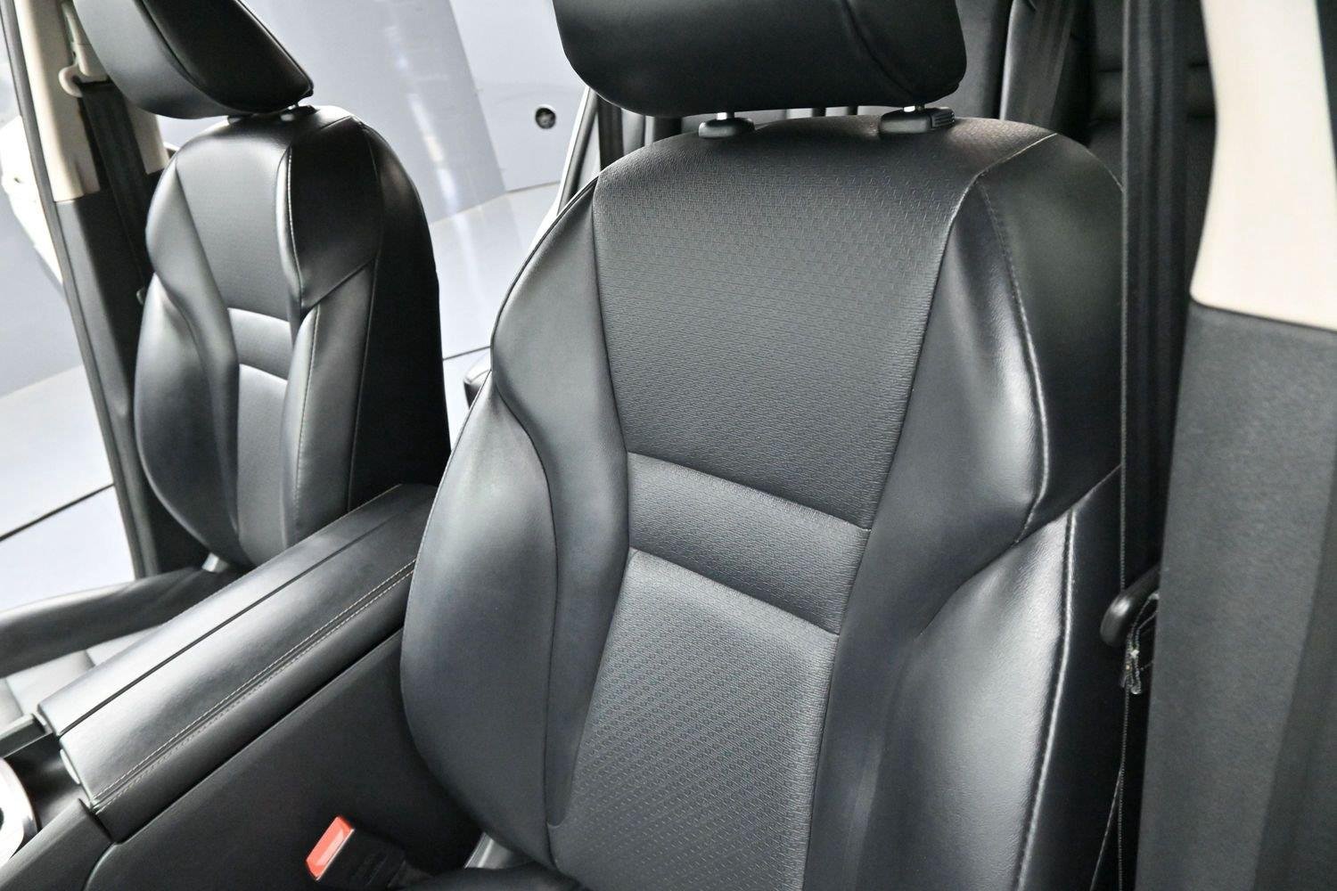 Used 2021 Pearl White Tricoat Nissan SV image 15