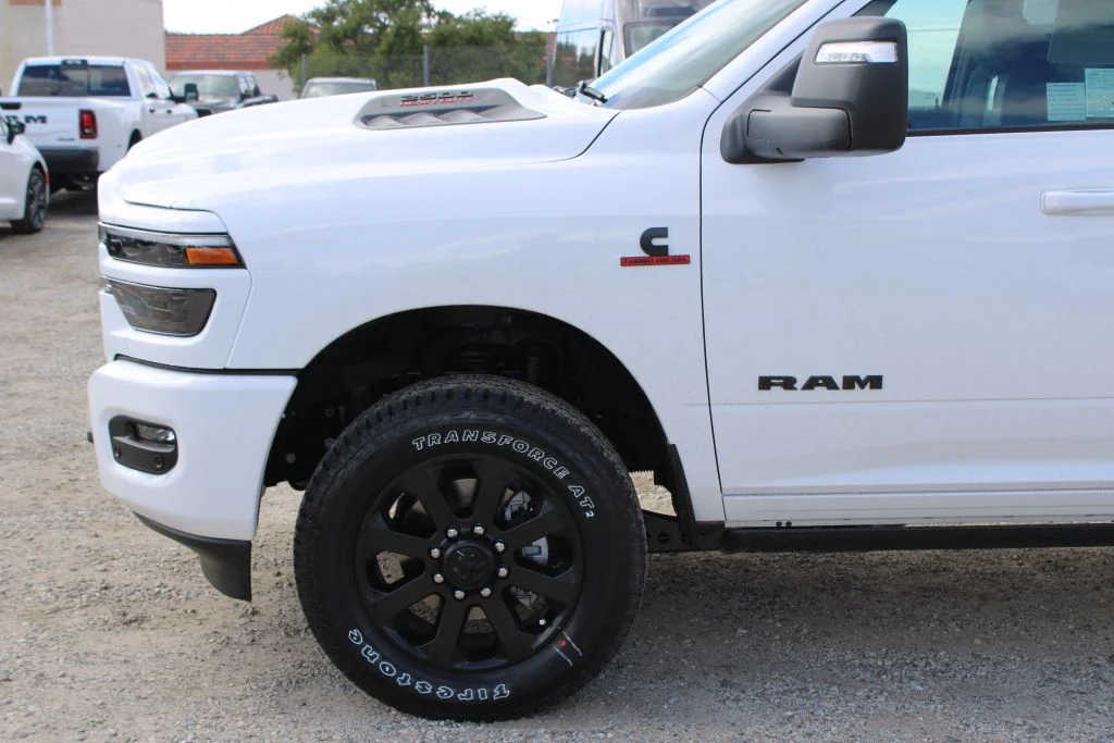 New 2026 Bright White Clear-Coat Exterior Paint Ram Laramie image 7