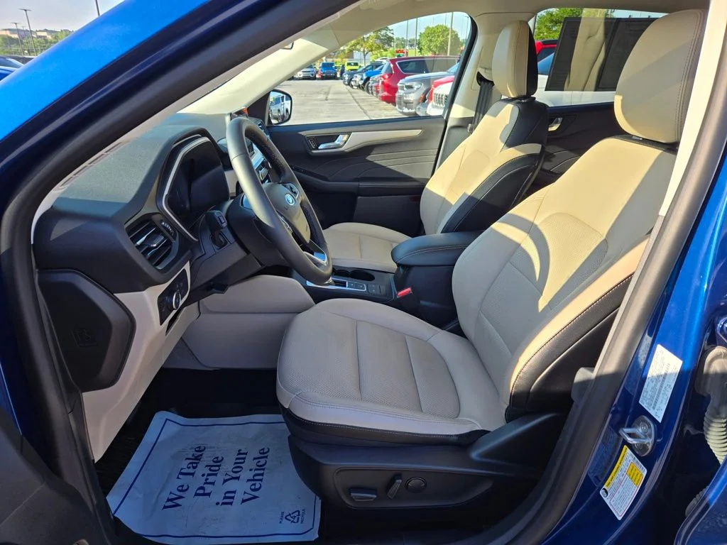 Used 2022 Blue Ford SEL image 16