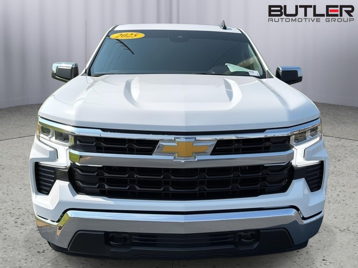 Used 2025 Summit White Chevrolet LT image 9