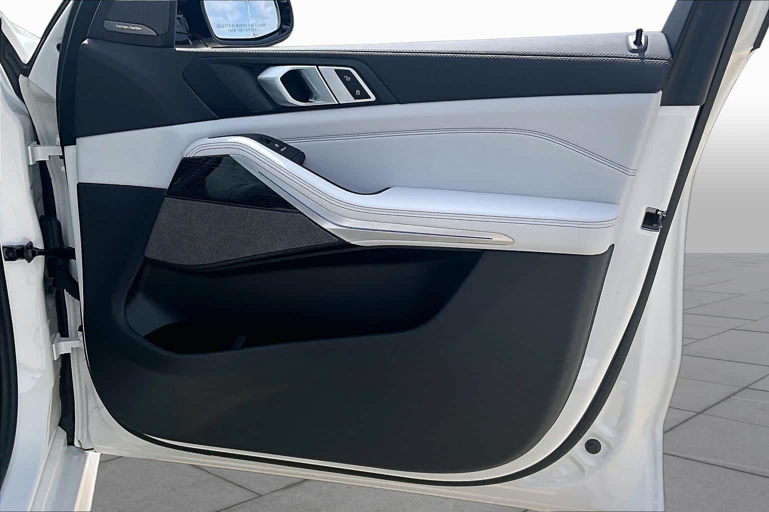 Used 2025 Alpine White BMW xDrive40i image 26