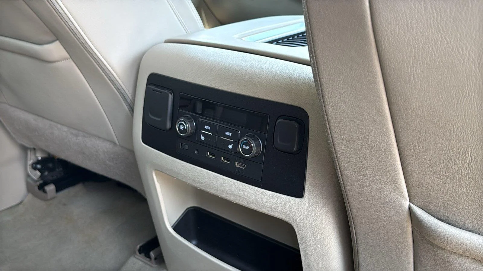 Used 2019 White Frost Tricoat GMC Denali image 35