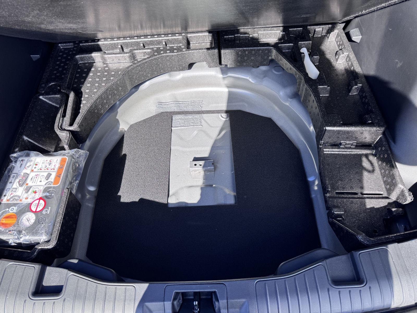 Used 2025 Carbonized Gray Ford Active image 8