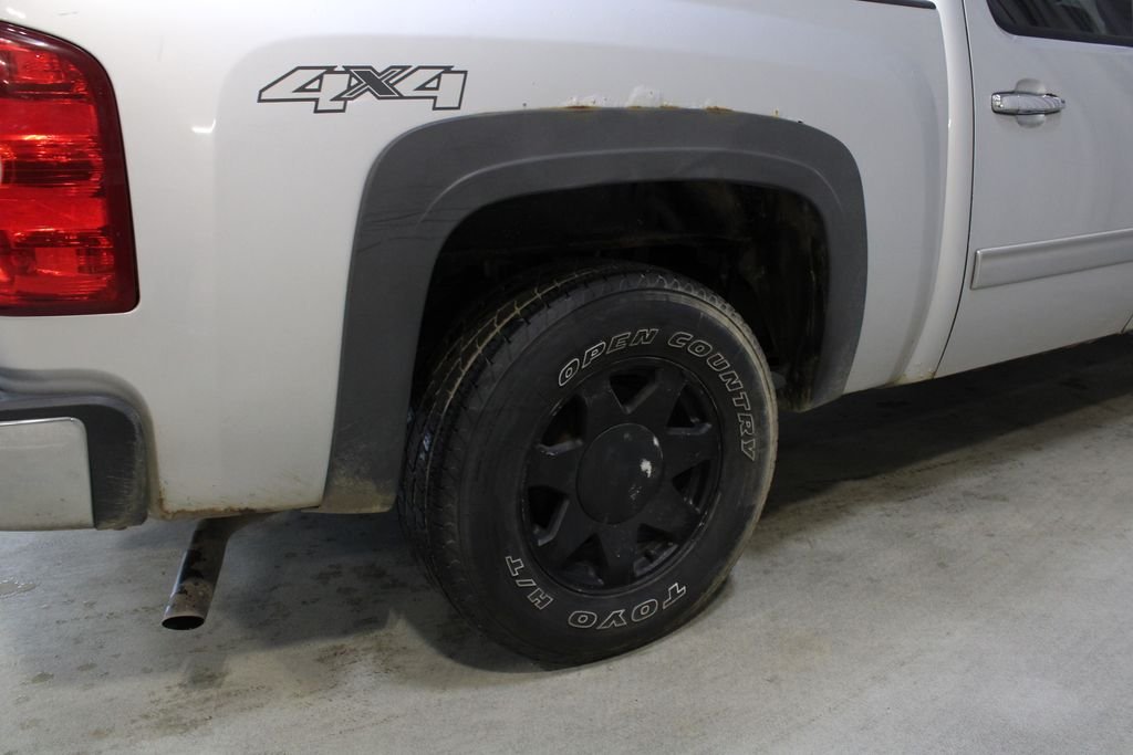 Used 2012 White Chevrolet LS image 21