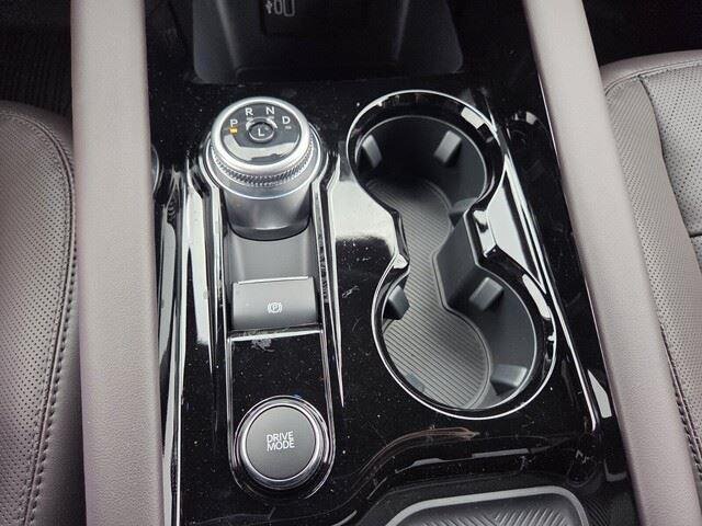 New 2026 Star White Metallic Tri-Coat Ford Platinum™ image 21