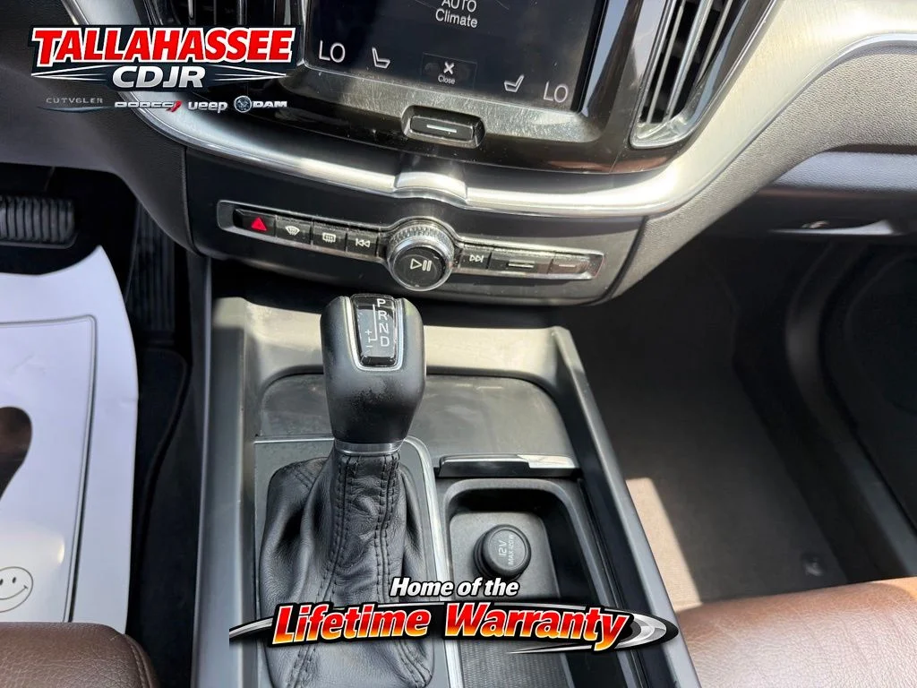 Used 2018 Gray Metallic Volvo T5 Momentum image 27