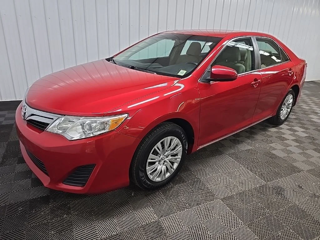 Used 2013 Red Toyota LE image 8