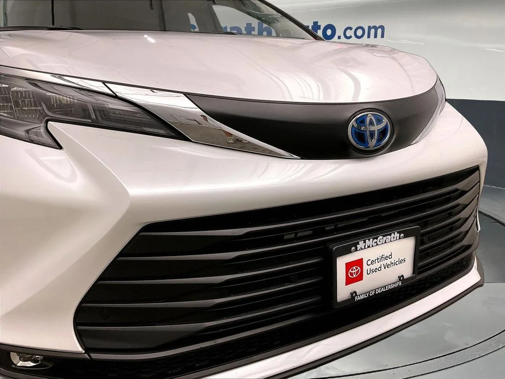 Certified Used 2025 Beige Toyota XLE image 33