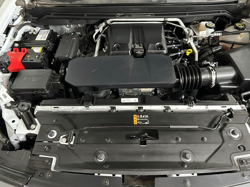 Used 2025 White Chevrolet LT image 21