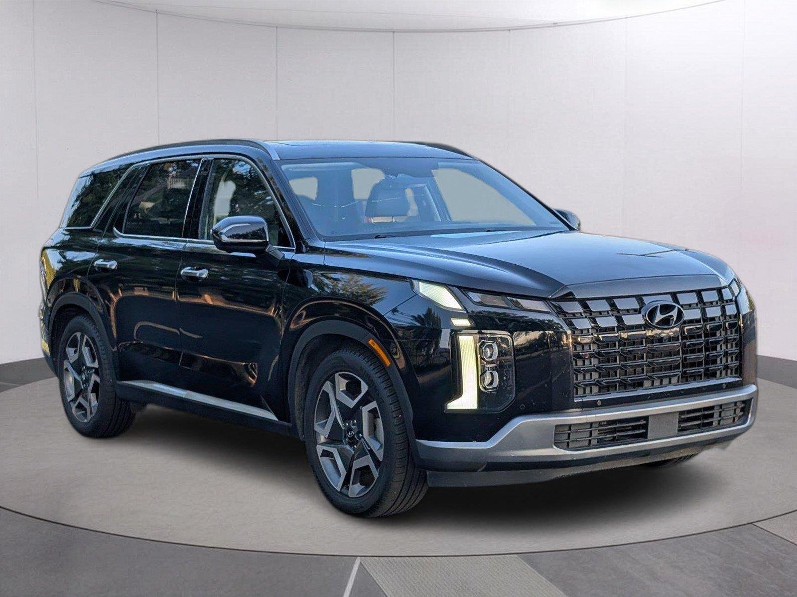 Used 2023 Abyss Black Pearl Hyundai Limited image 9