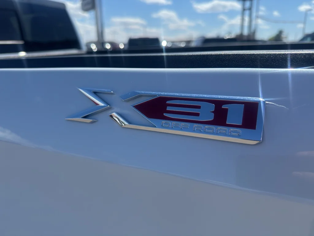 New 2026 Glacier White Tricoat GMC SLT image 9