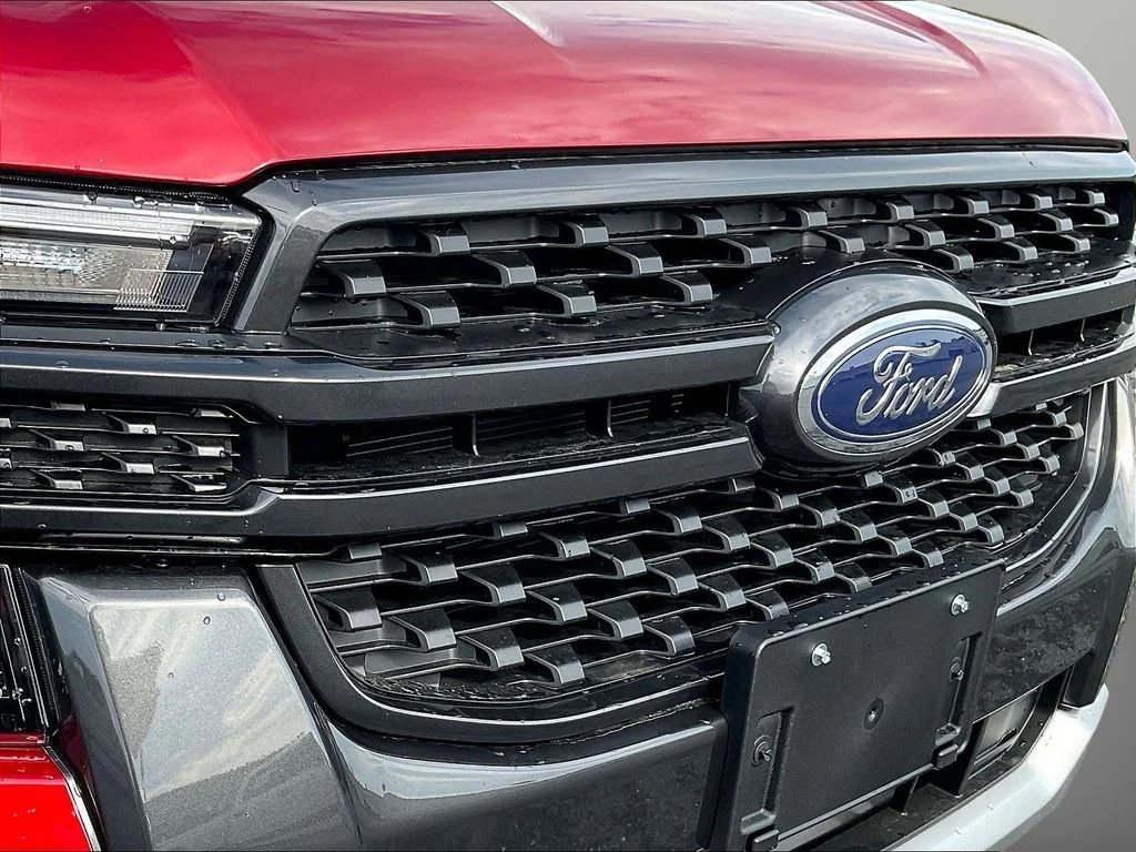 New 2026 Ruby Red Metallic Tinted Clearcoat Ford XLT image 32