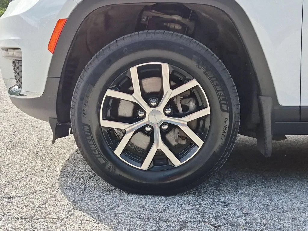 Used 2025 White Jeep Limited image 31