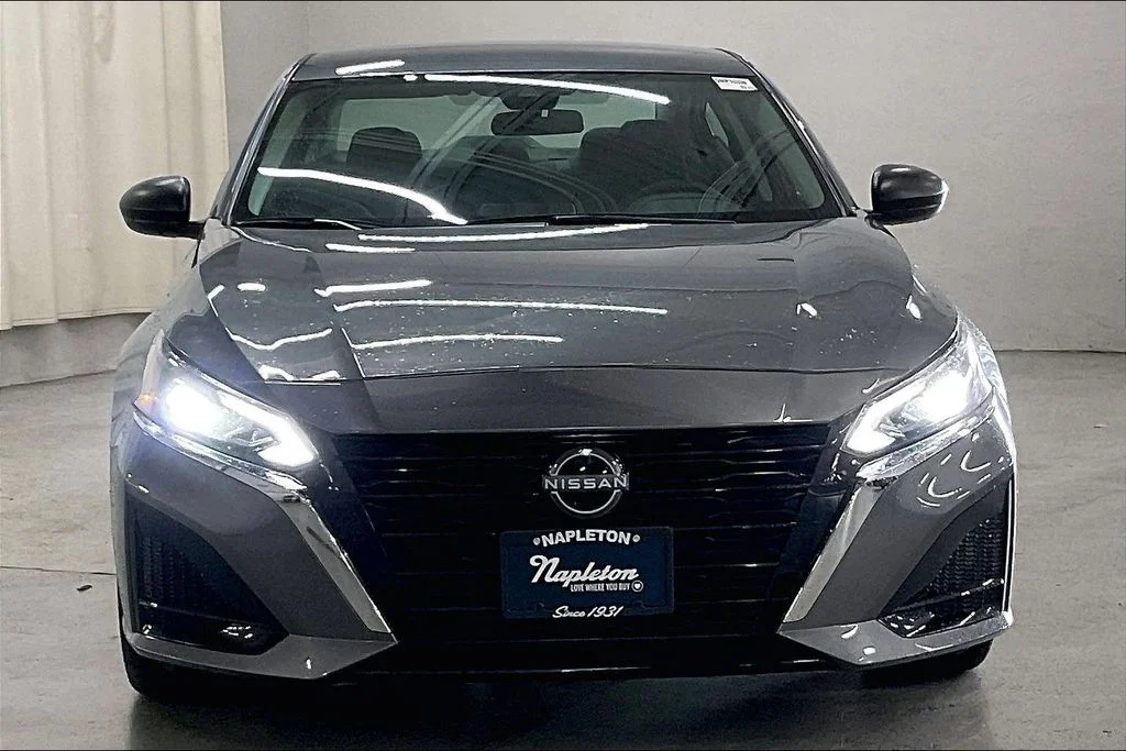 Used 2024 Gray Nissan 2.5 SV image 2