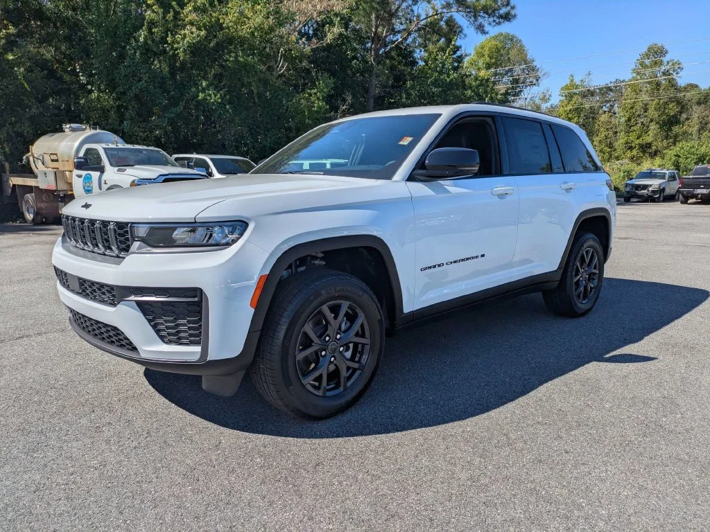 New 2027 White Jeep  image 8