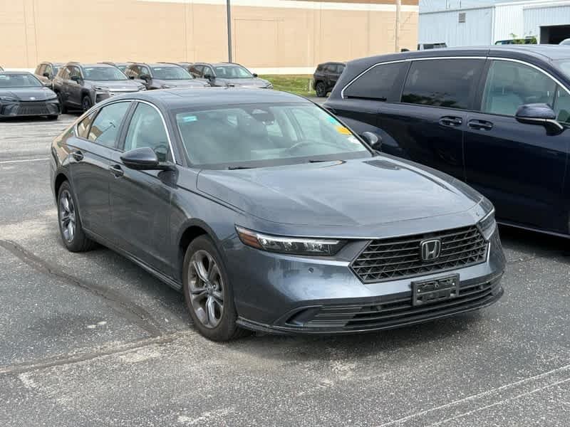 Used 2023  Honda EX-L image 1